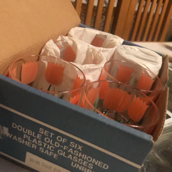 set of six double old-fashioned plastic glasses, tulip design. New. - Picture 4 of 4